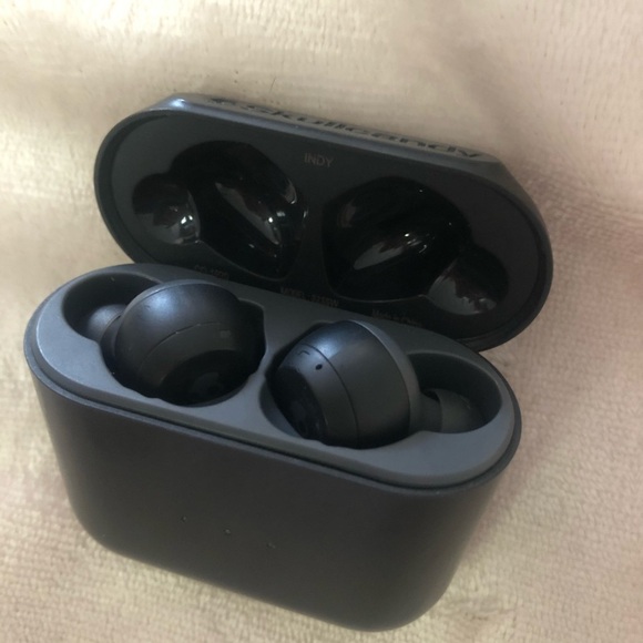 Scull Candy Indy In Ear Headphones - Picture 3 of 4